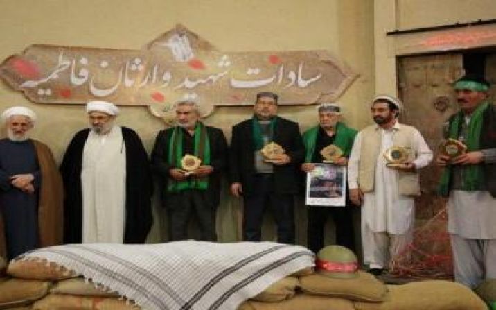 یادواره«۶۰۰ شهید سادات استان قم» برگزار شد یادواره«۶۰۰ شهید سادات استان قم» برگزار شد